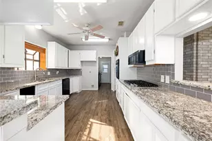 303 Narcissus St, Lake Jackson, TX 77566 - Photo 25