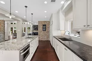 3 Regent Ct, Sugar Land, TX 77478 - Photo 17