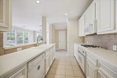 2626 Commonwealth St, Houston, TX 77006 - Photo 9