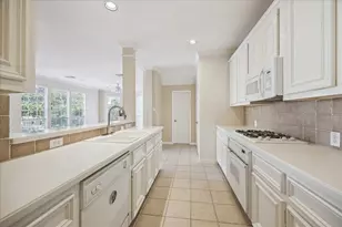 2626 Commonwealth St, Houston, TX 77006 - Photo 9