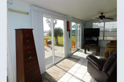 635 Marshall Johnson Avenue S, Port Lavaca, TX 77979 - Photo 11