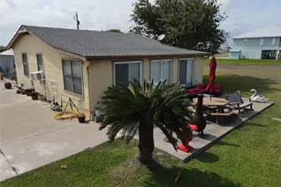 635 Marshall Johnson Ave S, Port Lavaca, TX 77979 - Photo 3