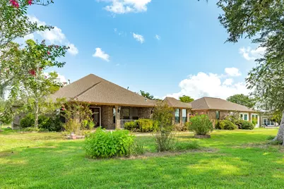 2418 Majestic Oaks Court, Rosharon, TX 77583 - Photo 5