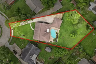 59 S Shamrock Ct, Lake Jackson, TX 77566 - Photo 1