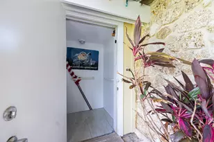 321 Ling St, Hitchcock, TX 77563 - Photo 9