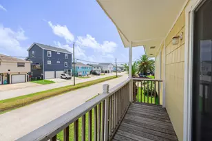 321 Ling St, Hitchcock, TX 77563 - Photo 13