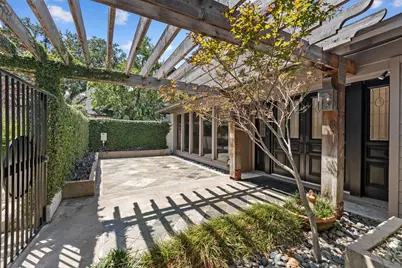 10034 Meadow Lake Lane, Houston, TX 77042 - Photo 7