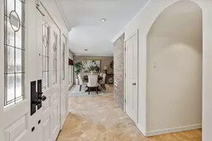 10034 Meadow Lake Ln, Houston, TX 77042 - Photo 9