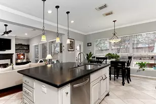 31 Bluff Creek Pl, The Woodlands, TX 77382 - Photo 11