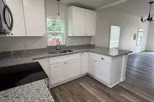324 E Wilkins St, Angleton, TX 77515 - Photo 3