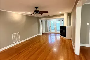 1621 Cherryhurst St, Houston, TX 77006 - Photo 9