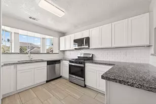 16114 Canaridge Dr, Houston, TX 77053 - Photo 17