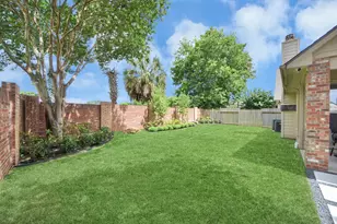 3611 Royal Royce Dr, Houston, TX 77042 - Photo 9