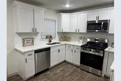 1530 W 10th Street, Freeport, TX 77541 - Photo 7