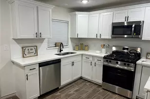 1530 W 10th St, Freeport, TX 77541 - Photo 7