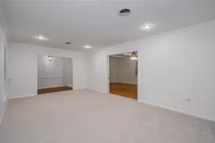 5627 Sylmar Rd, Houston, TX 77081 - Photo 9