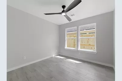 411 S 12th St, Conroe, TX 77301 - Photo 15