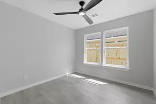 411 S 12th St, Conroe, TX 77301 - Photo 15