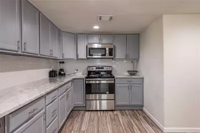 909 32nd Street, Galveston, TX 77550 - Photo 9