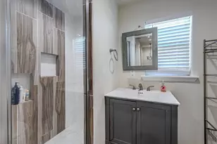 909 32nd St, Galveston, TX 77550 - Photo 17