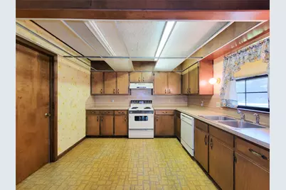8875 Casey Drive, Beaumont, TX 77707 - Photo 3
