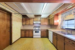 8875 Casey Dr, Beaumont, TX 77707 - Photo 3