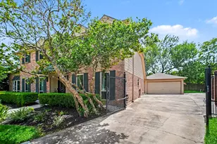 11119 Holly Springs Dr, Houston, TX 77042 - Photo 3