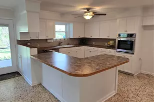 108 Van Winkle St, Lake Jackson, TX 77566 - Photo 3