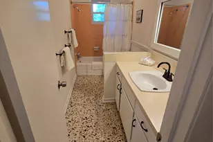 108 Van Winkle St, Lake Jackson, TX 77566 - Photo 9