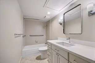 7555 Katy Fwy, Houston, TX 77024 - Photo 11