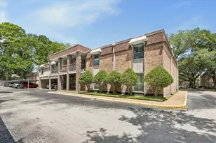 7555 Katy Fwy, Houston, TX 77024 - Photo 27