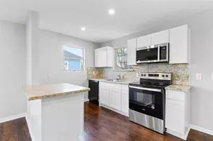 986 Dewalt St, Houston, TX 77088 - Photo 9