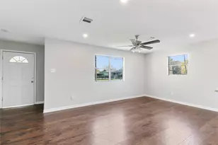 986 Dewalt St, Houston, TX 77088 - Photo 3