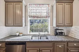 6735 Highclere Manor Ln, Houston, TX 77055 - Photo 17