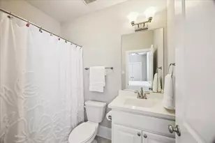 6735 Highclere Manor Ln, Houston, TX 77055 - Photo 25