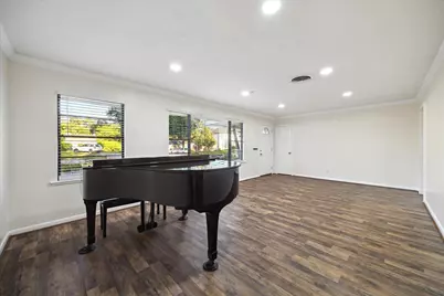 1309 Centennial Drive, Houston, TX 77055 - Photo 7