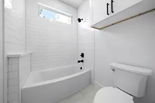 1307 Amundsen St N, Houston, TX 77009 - Photo 19