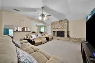 2820 Sugar Wood Dr, League City, TX 77573 - Photo 9