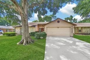2820 Sugar Wood Dr, League City, TX 77573 - Photo 1