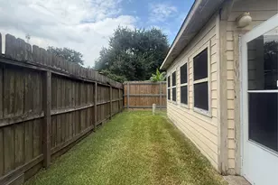 8222 Ridge Forest Dr, Houston, TX 77088 - Photo 3