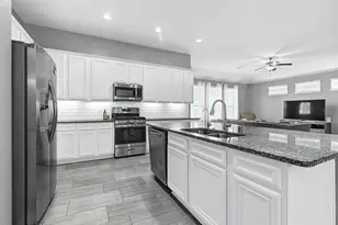 8318 Erasmus Landing Ct, Houston, TX 77044 - Photo 5