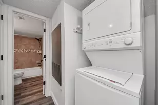 11917 Bob White Dr, Houston, TX 77035 - Photo 17