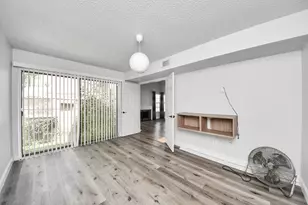 11917 Bob White Dr, Houston, TX 77035 - Photo 9