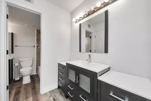 11917 Bob White Dr, Houston, TX 77035 - Photo 7