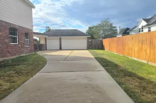 20315 Lakeland Falls Dr, Cypress, TX 77433 - Photo 3