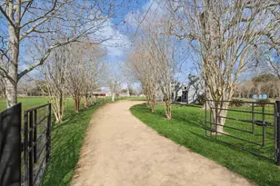 1203 Half Moon Dr, Wharton, TX 77488 - Photo 3