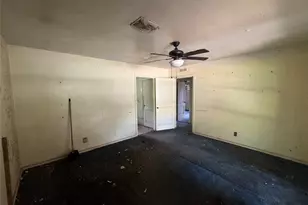 5811 Westover St, Houston, TX 77033 - Photo 3