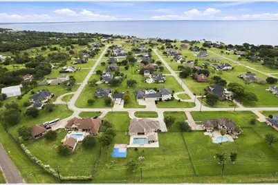 8999 Water Point Drive, Beach City, TX 77523 - Photo 47