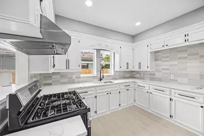 6333 Iron Rock St Street, Houston, TX 77087 - Photo 11