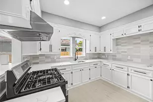 6333 Iron Rock St St, Houston, TX 77087 - Photo 11